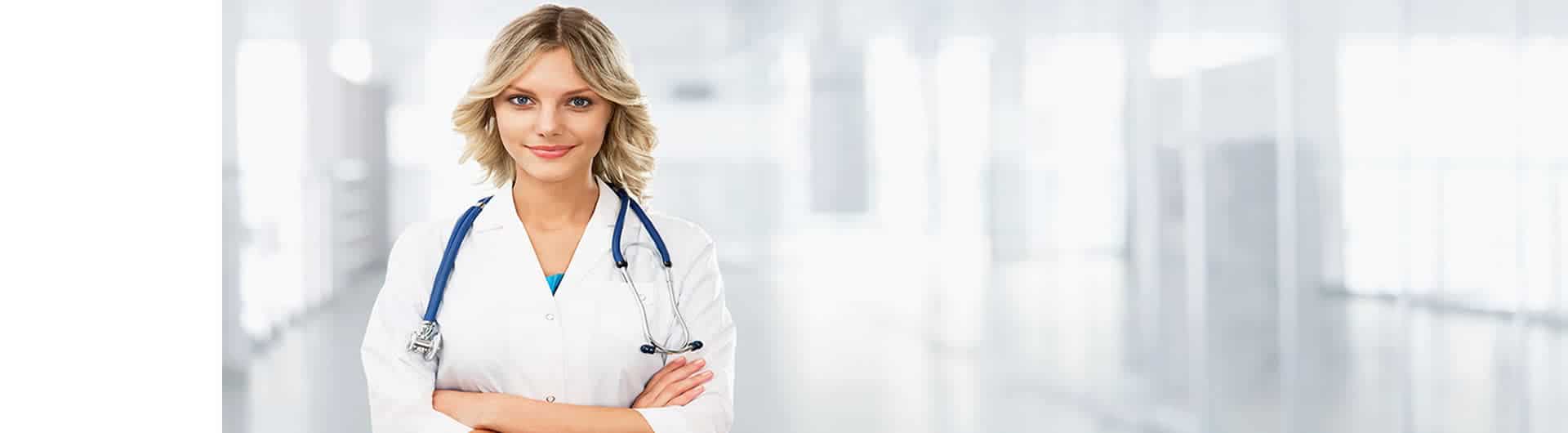 Женщина врач. Врач женщина с вопросом. Женщина врач. Врач по вызову фото. Красивый доктор женщина.